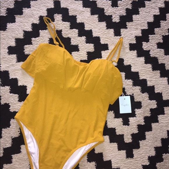 Mustard Cupshe medium suit - Picture 2 of 2